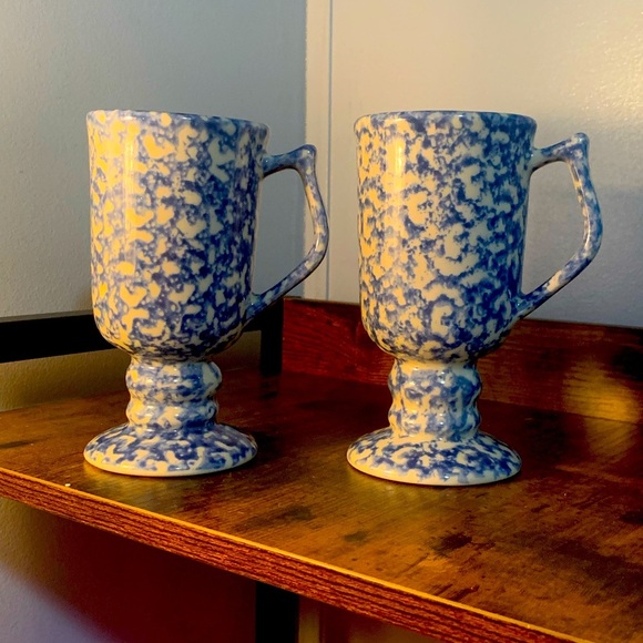 Set Of Vintage Bel-Terr China BTC USA Blue Spongeware Pottery Footed Coffee Mugs - Picture 1 of 6